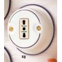 Presa elettrica in ceramica dipinta a mano