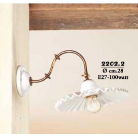 Wandleuchte aus Messing mit plissiertem weißen Keramiklampenschirm im Retro-Stil – Ø 28 cm